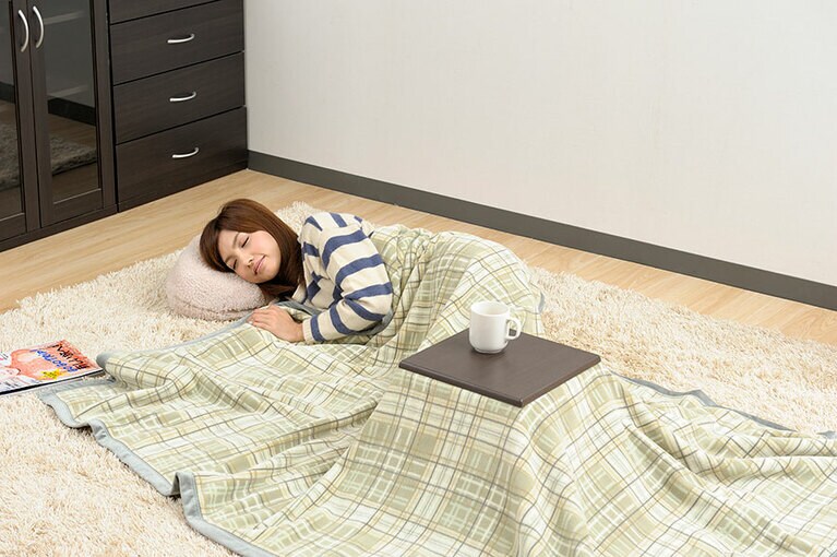 山善「ミニこたつ YMK-104」14,000円(実勢価格)。