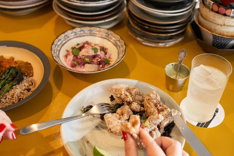 カフィアライムレモンサワー990円と。無農薬レモンを使った自家製シロップで甘さすっきり！