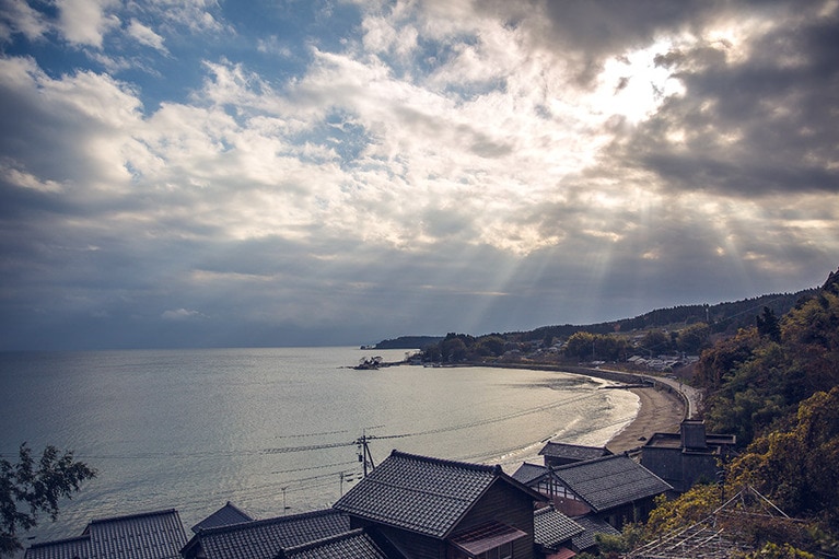 運がよければ海上に浮かぶ立山連峰が望める。