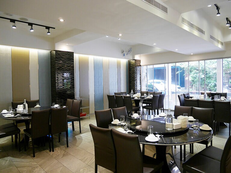 カジュアルな雰囲気の店内。