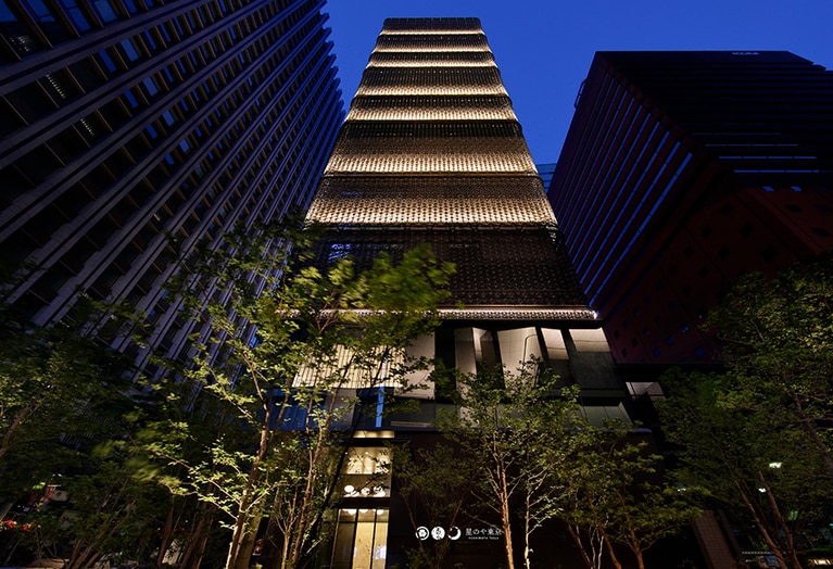 縦の空間に旅館の要素を組み込んだ「塔の日本旅館」。