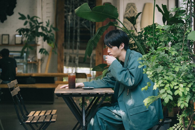 中庭側から見た店内の様子。