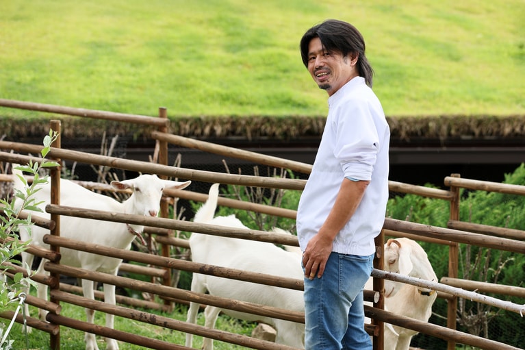 日本のチーズ界を牽引するチーズ職人・塩川和史さん。