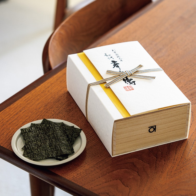 初代 彦兵衛 佐賀のはしり 四切5枚×18袋 桐箱入り 10,440円／丸山海苔店