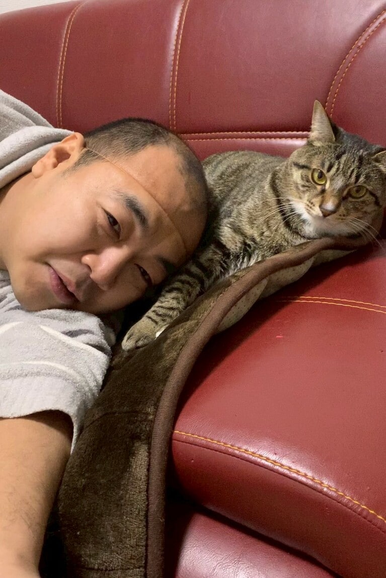 きしたかの・高野さんと愛猫・ごま吉。