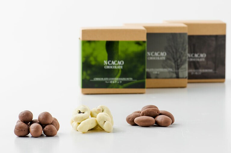ナッツシリーズ 各60g 750円(税込)／エヌカカオチョコレート