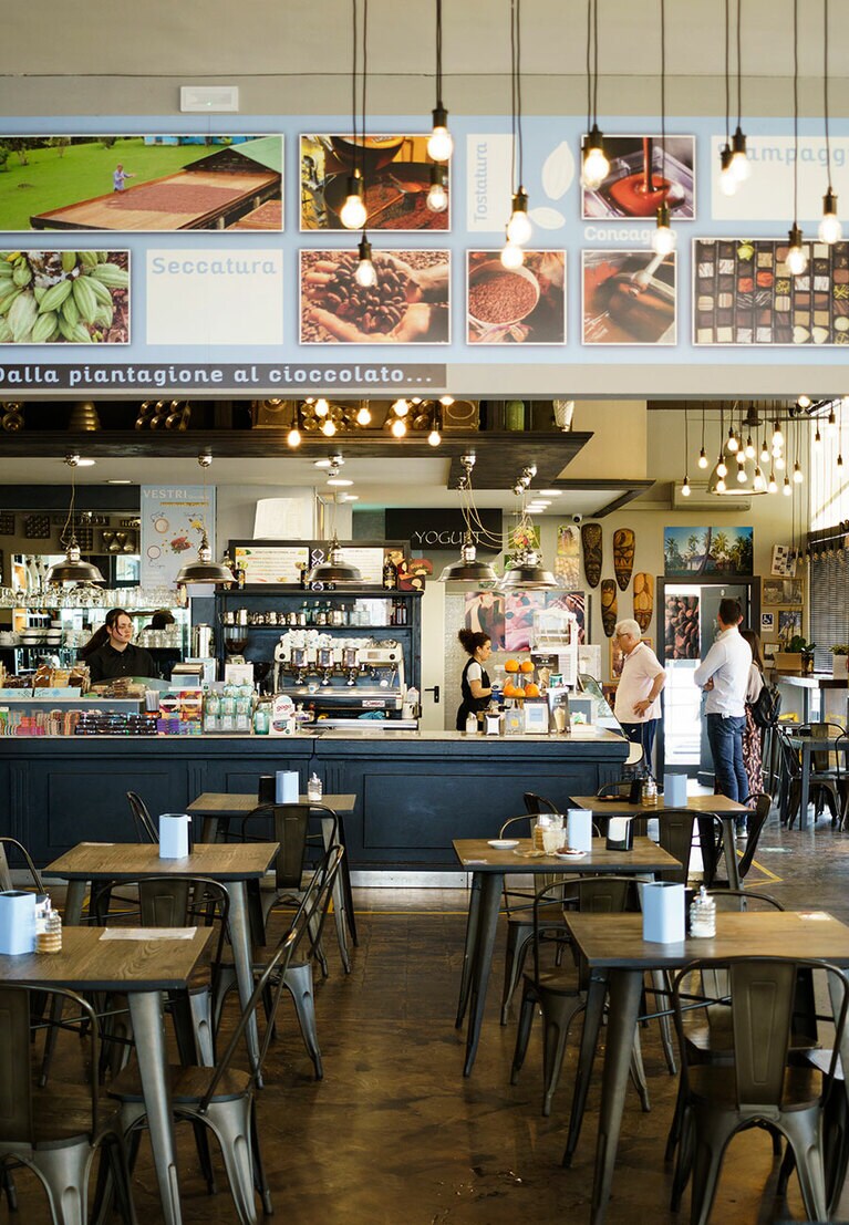 賑やかな店内。