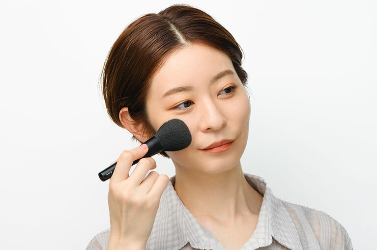 黒目の外側の位置からスタート。