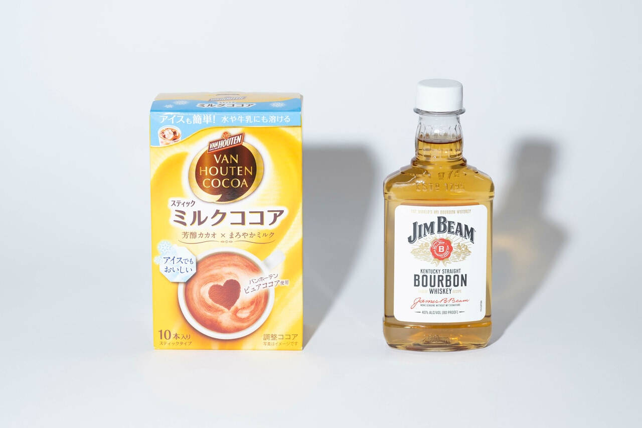 温かいココアに、ウイスキーをちょこっと入れて。その粋なたしなみ方はまるで、朝食のドーナツをスコッチウイスキーに浸して食べるのが好きだった、晩年のウォルト・ディズニーのよう。