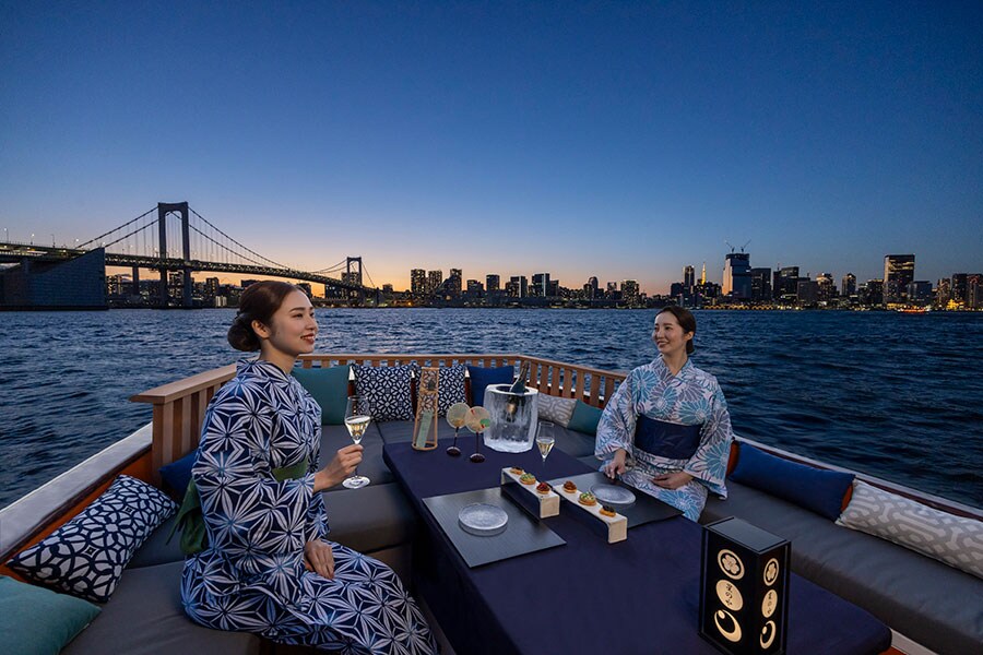 江戸時代にペリーが来航した際に、浦賀奉行所の与力にシャンパーニュとシャルキュトリを振る舞ったという史実をもとに、メニューを構成したという。