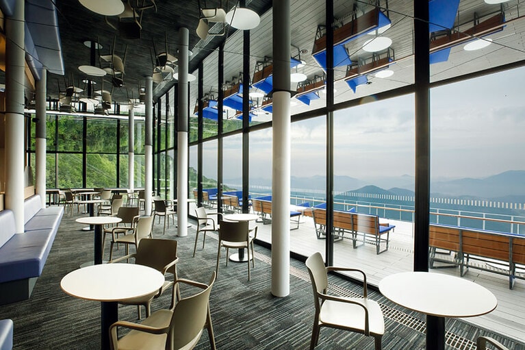 営業時間5:00～8:30（雲海テラスの営業時間に準ずる）。