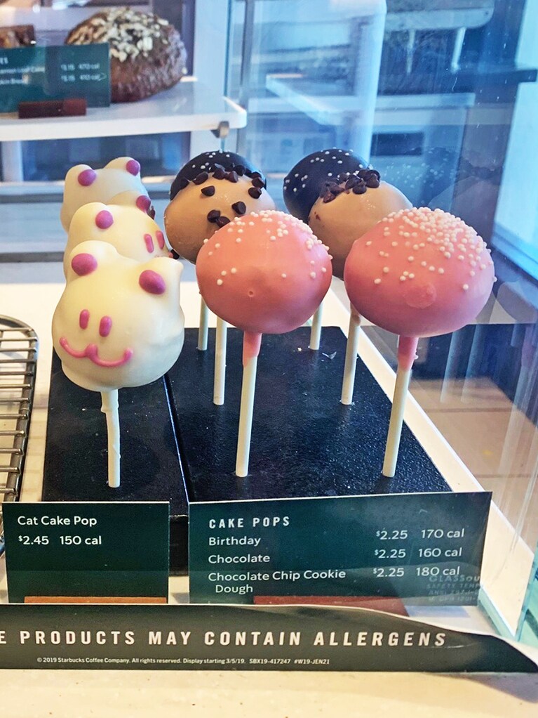 「キャットケーキポップ」 2.45ドル(150キロカロリー)。