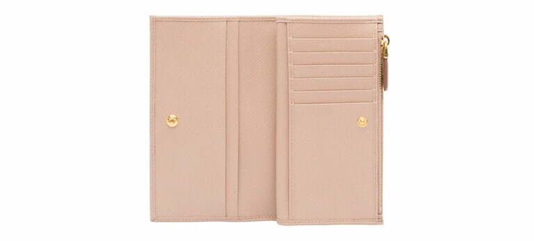 札入れ1×コイン入れ1×カードホルダー12×ポケット3／PRADA(プラダ)