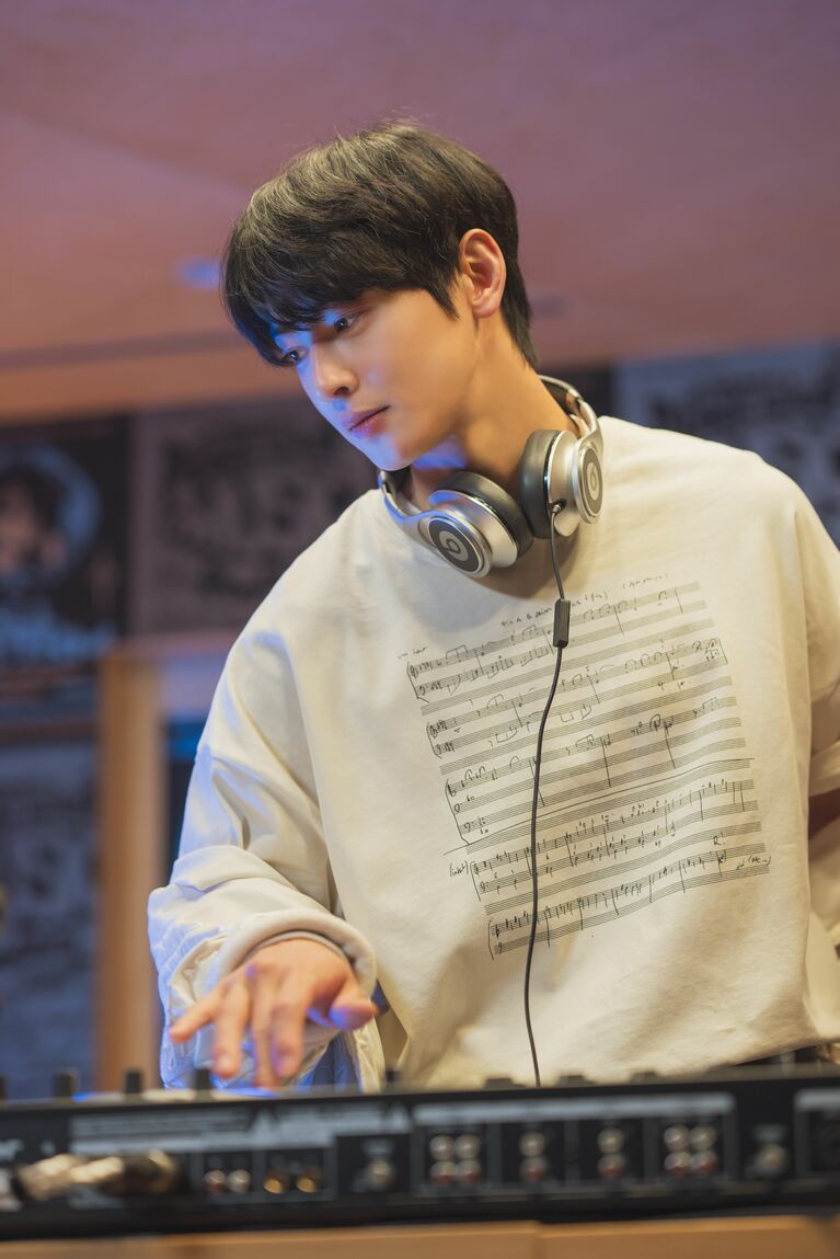 ヨンミンを演じたチャウヌ（ASTRO）。「自分の容姿をまったく自覚していないイケメン」という役柄だ　©2025 SHOWBOX, BRAINSHOWER AND TH STORY ALL RIGHTS RESERVED.