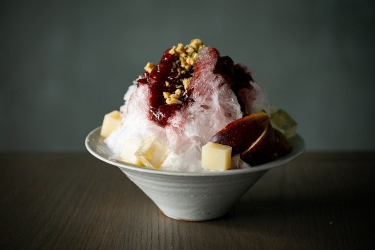 2025年9月の「洋菓子のコース」で提供されている、かき氷「無花果（いちじく）」。アラカルトのかき氷は2,500円で、暑い時期のみ提供予定。