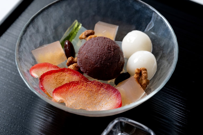 「紅玉りんごあんみつ」。