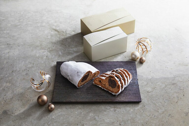 アマン東京 オリジナル「シュトーレン」(小／1,944円、大／4,104円)。