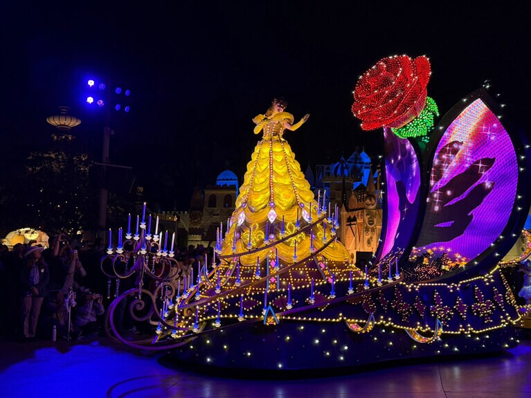 映画『美女と野獣』のヒロイン、ベルが登場