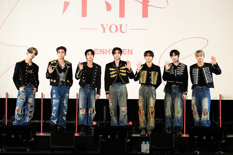 フォトセッションに応じるENHYPEN