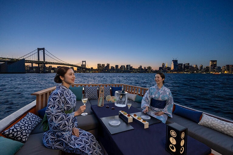 江戸時代にペリーが来航した際に、浦賀奉行所の与力にシャンパーニュとシャルキュトリを振る舞ったという史実をもとに、メニューを構成したという。