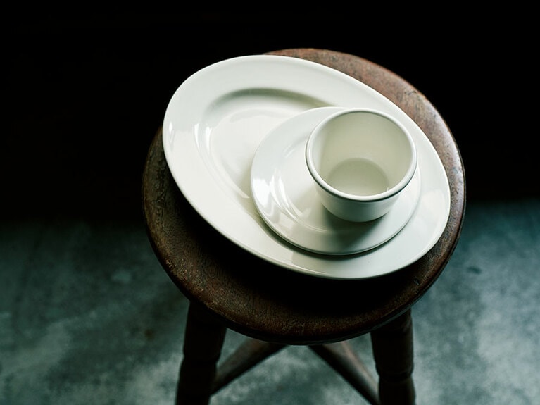 下から：楕円形 140元 L16.5×W23㎝、丸型 50元 φ12.5㎝、カップ(2個セット) 100元 φ6×D7.5㎝