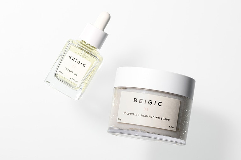 左からBEIGIC ルーセントオイル 35ml、ボリューマイジング シャンプーイングスクラブ 250g。