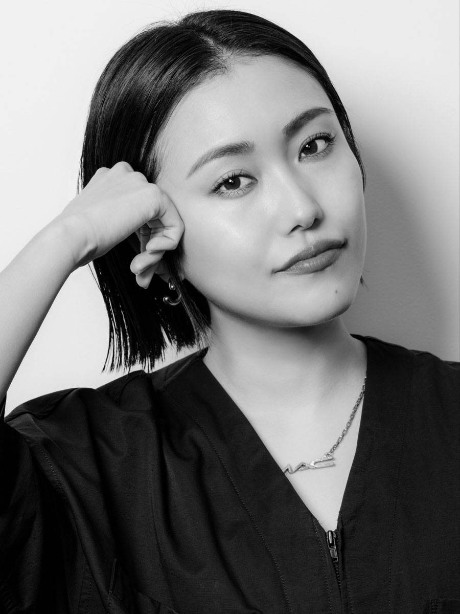 M･A･C ナショナル アーティストのRYOKO SHIONOさん。ファッションショーやメイクセミナー、SNSなどで活躍中。