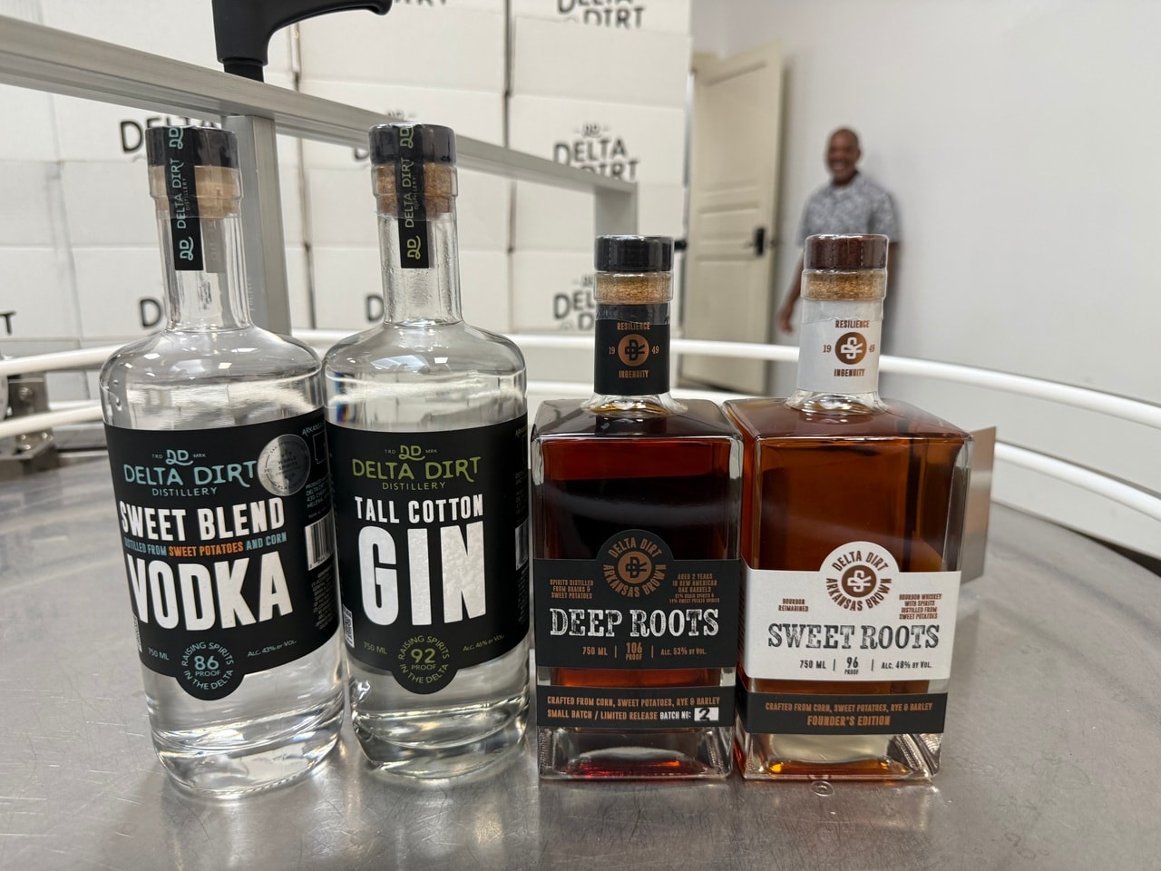 ウォッカのほか、ジンやウイスキーも手掛けている。