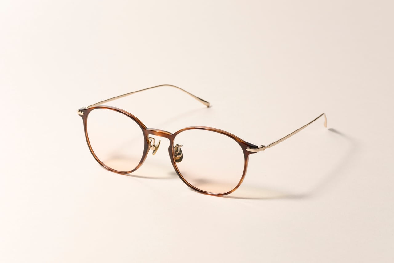 UUF-25S-201 14,900円、チークカラーレンズ 3,300円／JINS（JINS カスタマーサポートセンター）