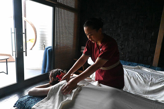 水上とジャングルにトリートメントルームが分かれるスパ。