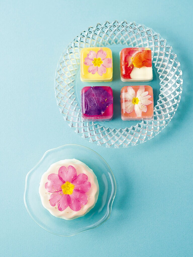 FleurとPètale 上:ペタル8個入り1,944円、下:フルール378円／花のババロア havaro