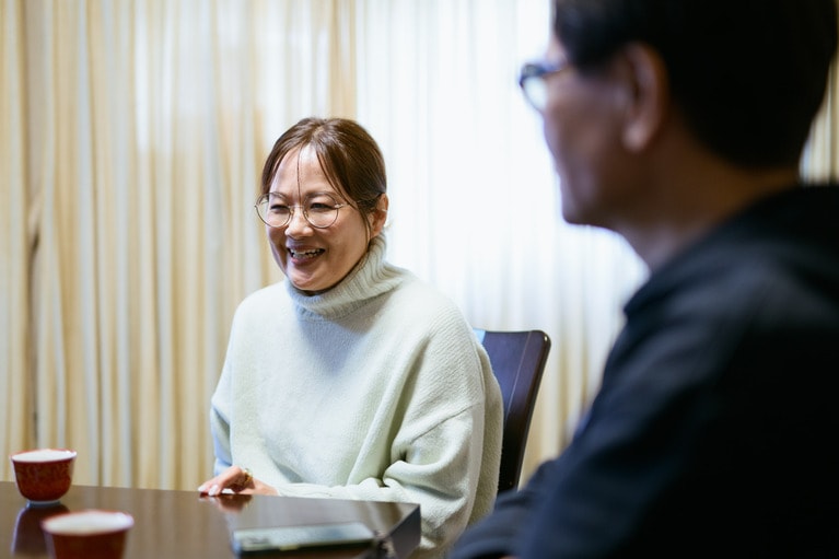 町山広美（まちやま・ひろみ）。ナンシーさんと出会ったのは「1980年代の終わり頃。ナンシーさんの仕事仲間の彼女として会ったので、出会い方は最悪（笑）」。放送作家、コラムニストとして活躍。