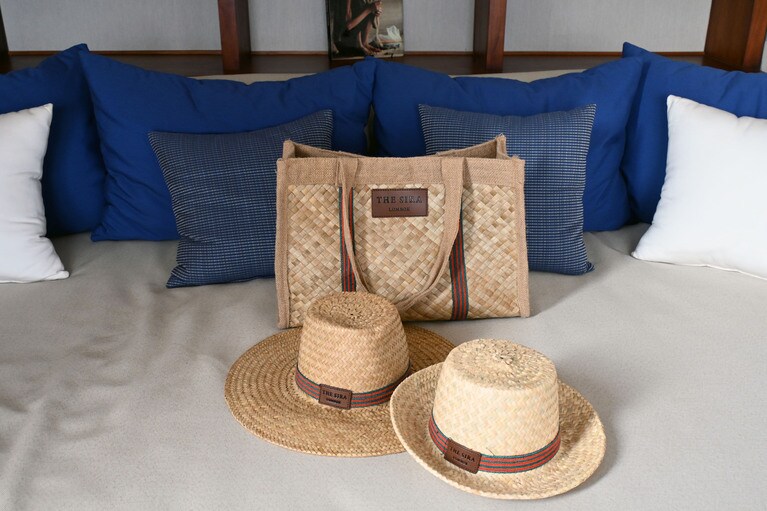 滞在中に利用できるハットとバッグ。地元のプロダクツです。