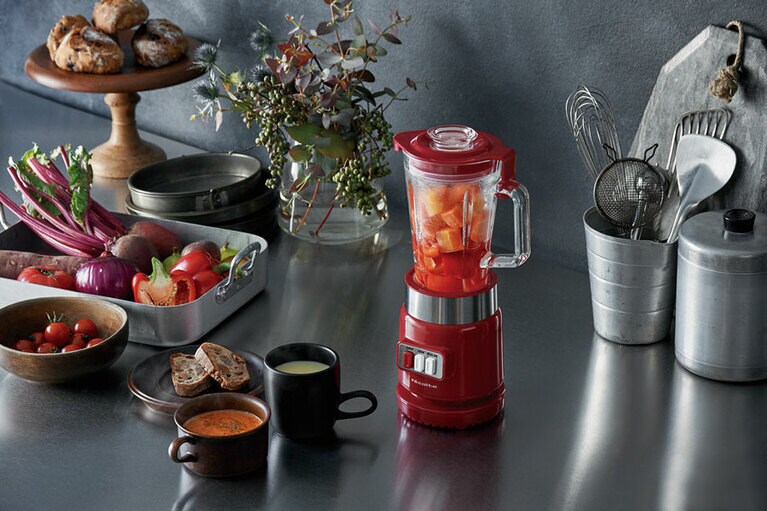 パスタソースやドレッシング、スムージーなどさまざまな料理が手軽かつ時短で作れるので、1台あれば毎日のごはん作りを楽しめそうです。