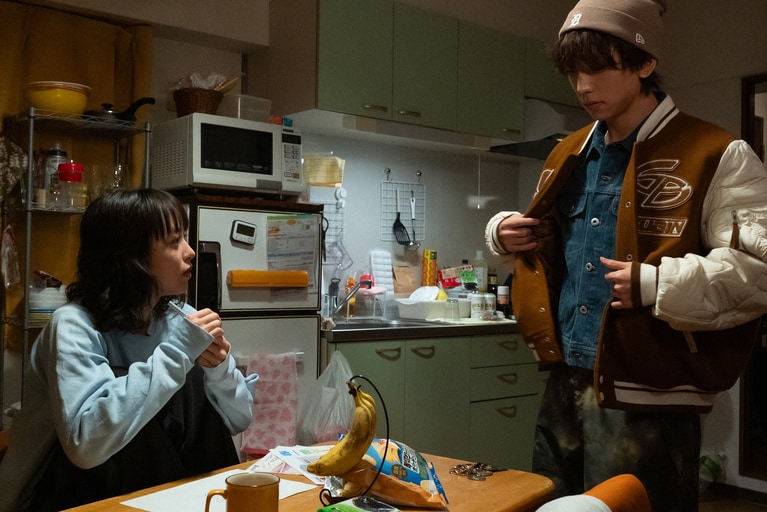 IMP.鈴木大河の“推し肌ケア”は朝晩のミルククレンジング。内側から溢れる美しさの秘訣は日々のメンテナンス。©「三人夫婦」製作委員会