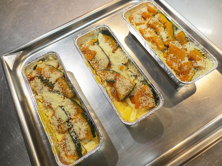 オーブンに入れる前の「栗マロンかぼちゃのグラタン」。