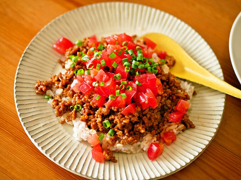 トマトたっぷりタコライス風ごはん。