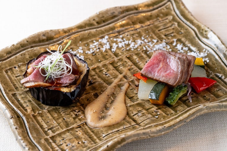 替鉢は、野鴨の山椒煮と、和牛ヒレステーキの無花果味噌バターソース。贅沢！