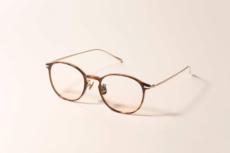 UUF-25S-201 14,900円、チークカラーレンズ 3,300円／JINS（JINS カスタマーサポートセンター）