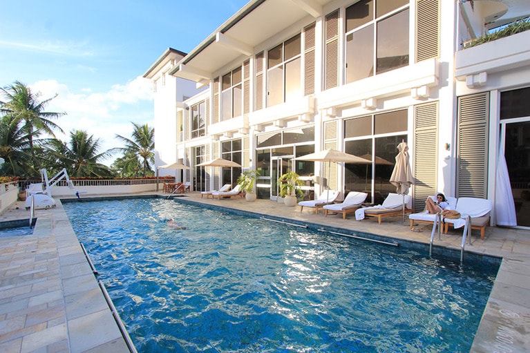 「ナウパカ スパ＆ウェルネスセンター」内にあるプールなら本気で泳ぐことができる。