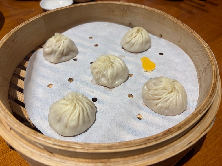 鼎泰豊の鶏肉小籠包（5個入り）。