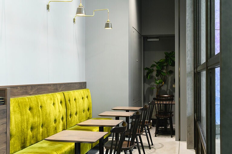 イートインスペース。お茶とケーキを楽しんで。