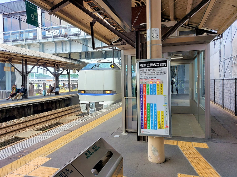 金沢からは特急で約75分、米原からは特急で約30分の敦賀駅。