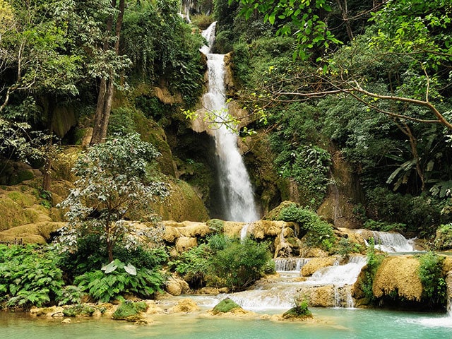 東南アジア最後の桃源郷に隠された エメラルドグリーンに輝く神秘の滝