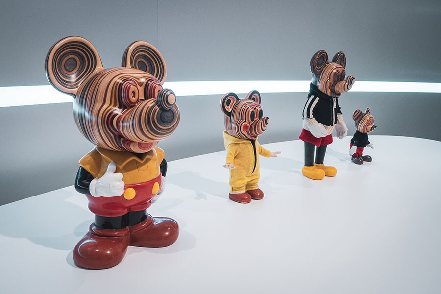 ミッキーマウス美術品 世界的な現代アーティストたちが 思い描いたミッキーマウスを