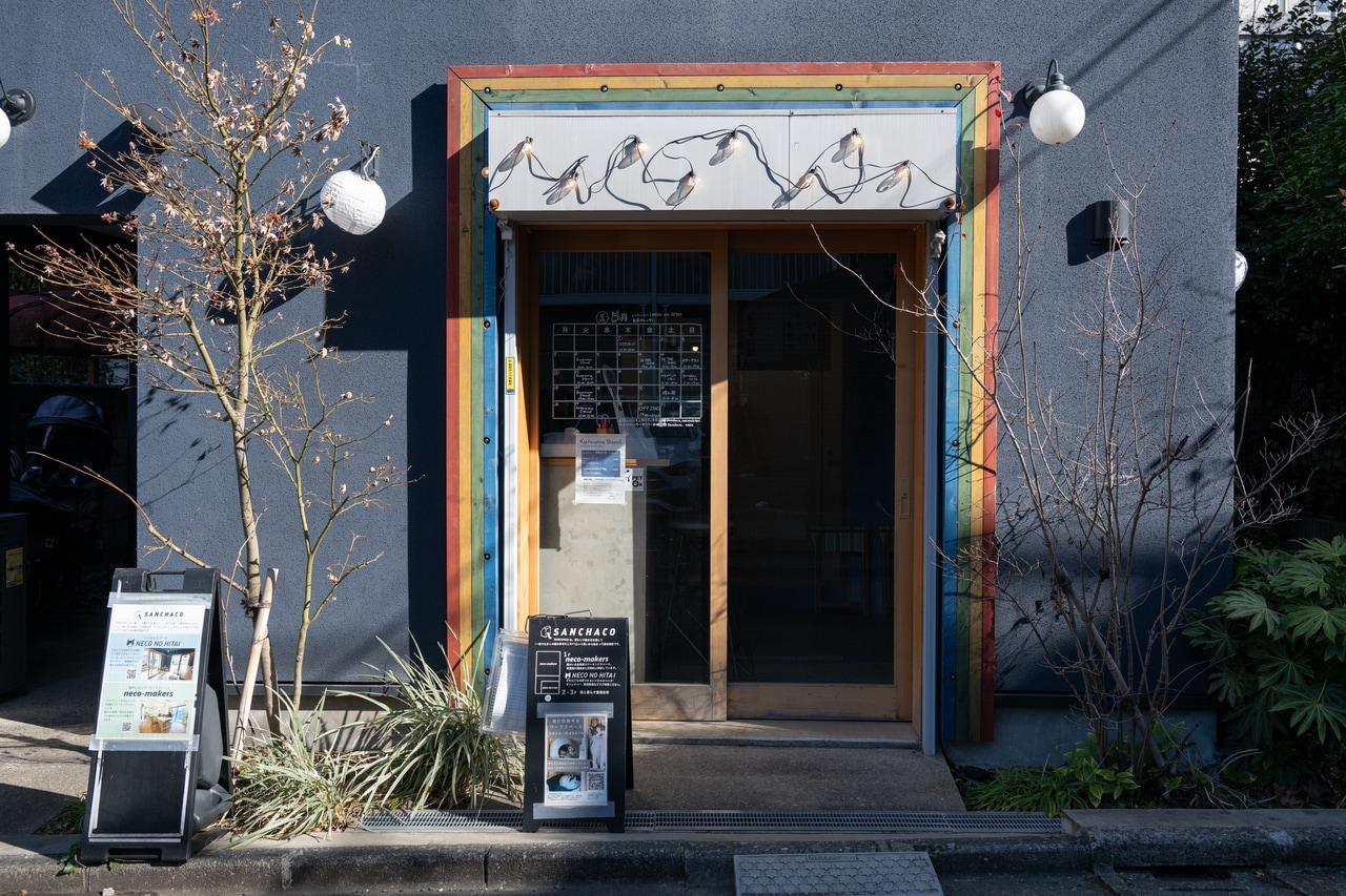 三軒茶屋エリアの住宅街にある。