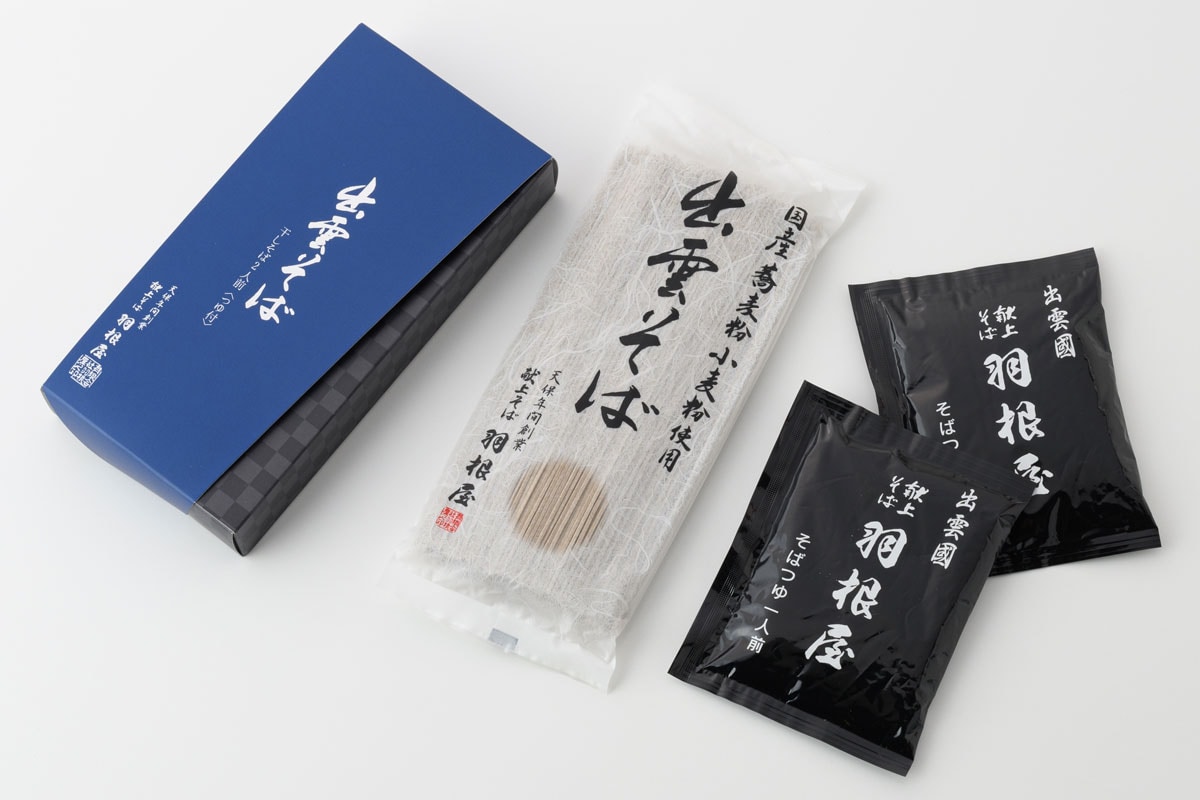 出雲そば 各200g 1,080円／献上そば 羽根屋