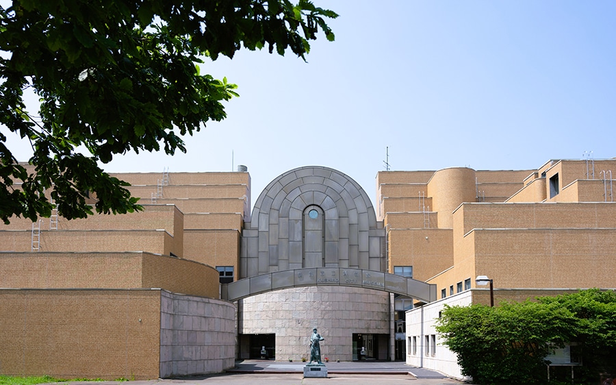 釧路市立博物館●釧路駅前からバスで約10分、「市立病院」下車。電話番号：0154-41-5809