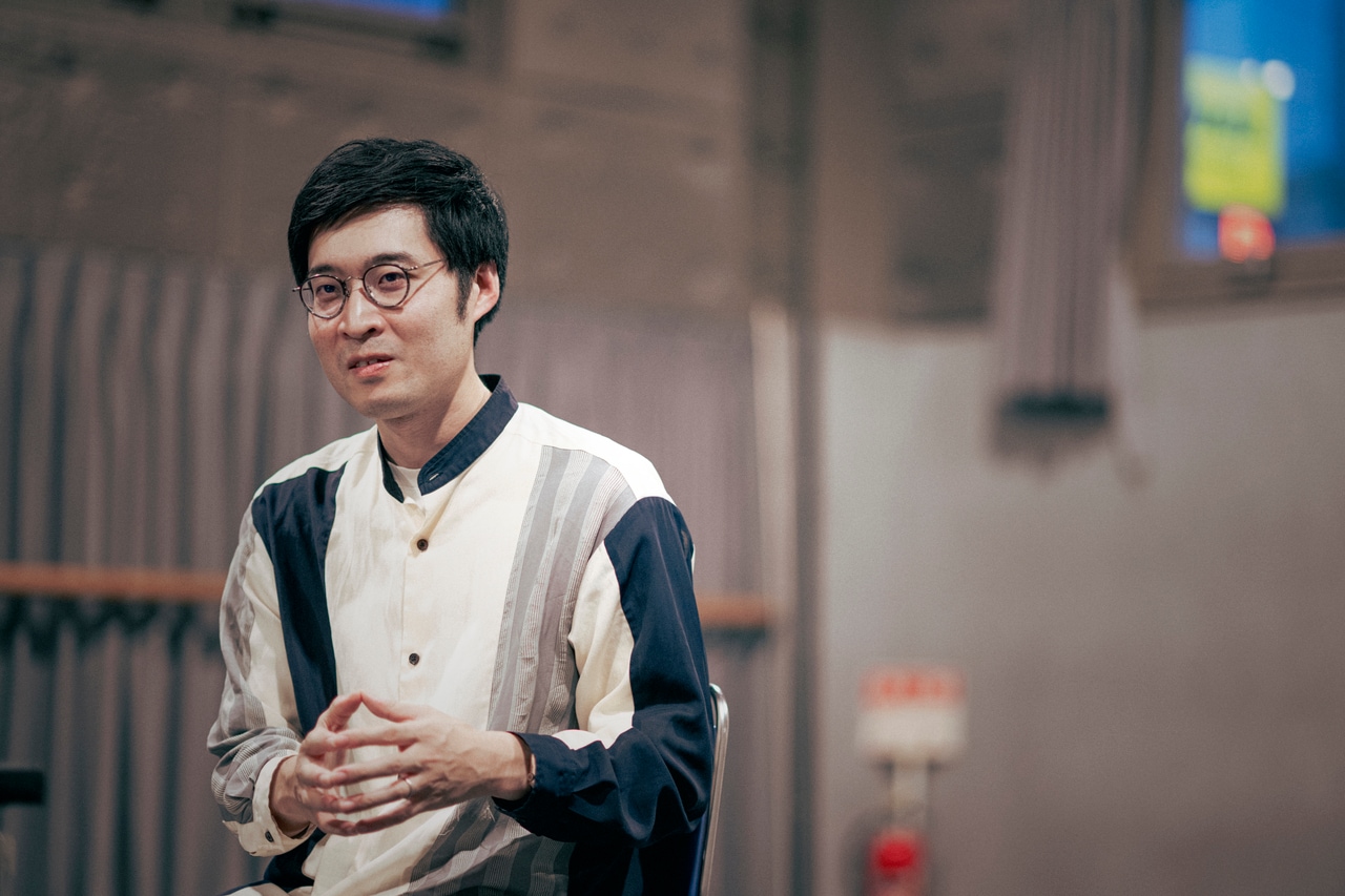 ヌトミックを主宰する額田大志さん。