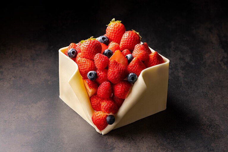 コンラッド東京「ノエル・フレーズ」(9cm×9cm／4,800円、12cm×12cm／6,900円、20cm×20cm＆12cm×12cm(2段)／25,000円。